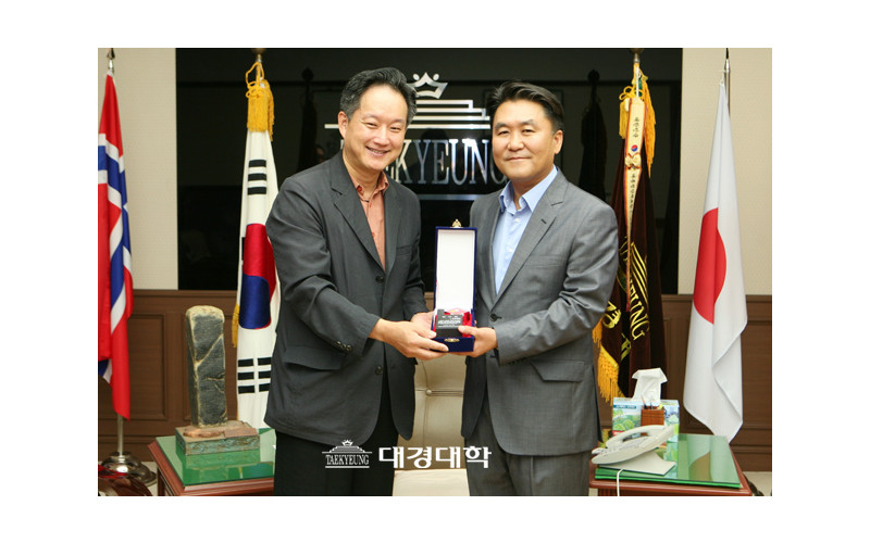 [홍보처] 대학생 연극 열정 후원한 대경대, '젊은 연극제'로부터 감사패 수여