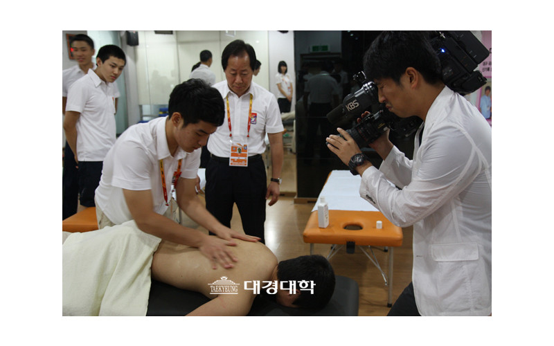 [스포츠건강과학과] 세계육상선수권대회 스포츠건강과학과 마사지 봉사단 활동 사진