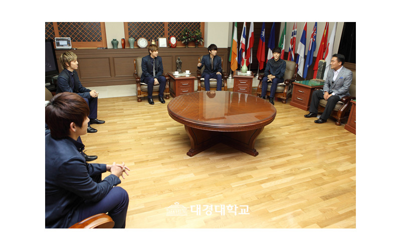 [입학관리처] 대경대학교 실용음악과 11학번 가수 '인피니트'(김성규, 엘, 이성열, 호야, 장동우), 유진선 총장님 접견
