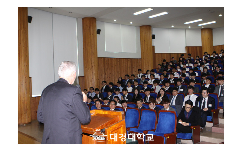 대경대 셰이 컬린 신부 초청 특강, “노동 착취 없는 세상 만들어요”