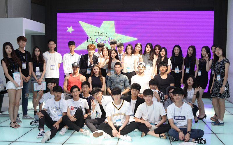대경대학교 모델과 졸업생 안보현, 최웅 모교 방문해 일일 멘토로 변신