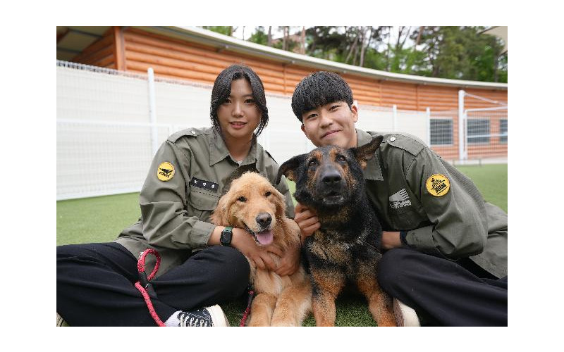반려견 '만세'와 '마린'...개교30주년 대경대 마스코트로